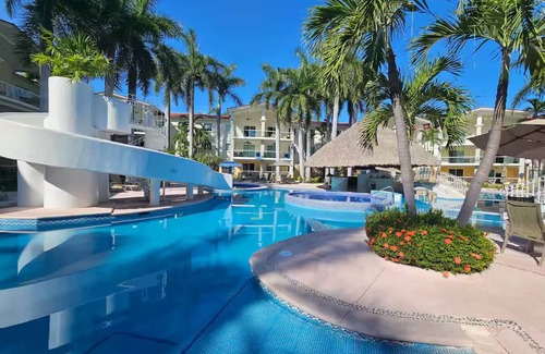 Puerto Marques Appartement | Diamante Lakes Condominium, across the street from Arena GNP