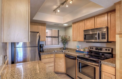 Tucson Copropriété | Diamant dans le désert. Condo bien approvisionné, confortable et artistique