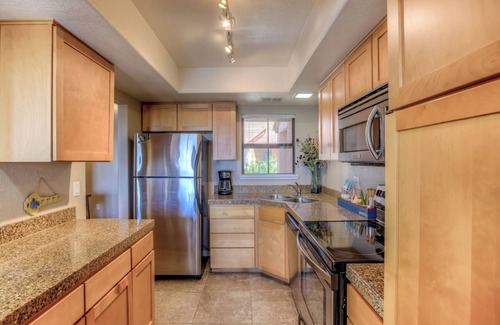 Tucson Copropriété | Diamant dans le désert. Condo bien approvisionné, confortable et artistique