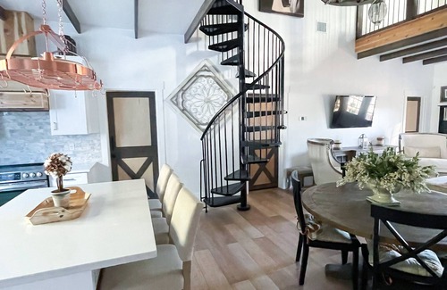 Liberty Hill Maison | Diamond in the Rough. Barn built in a modern twist
