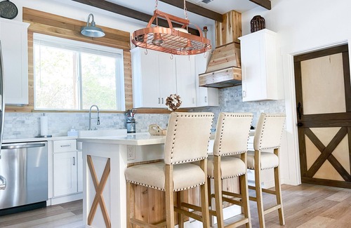 Liberty Hill Maison | Diamond in the Rough. Barn built in a modern twist