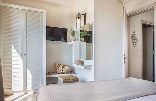 Leivathos Maison | Diana Suites