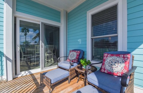 Cutthroat Harbor Estates Maison | Dickey's Dockside Retreat