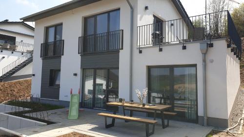 Heringhausen Maison | diemelblick acht - Ferienhaus für 6 Personen mit Sauna, Garten und Dachterrasse - Wäschepakete inklusive!