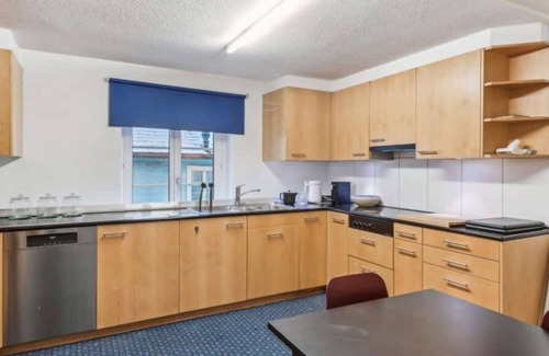 Bergdietikon Appartement | Dietikon Apartment with Fully Equipped Kitchen