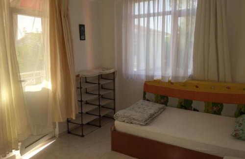 Dikili Villa | Dikili de site içinde bahçeli-havuzlu dublex villa