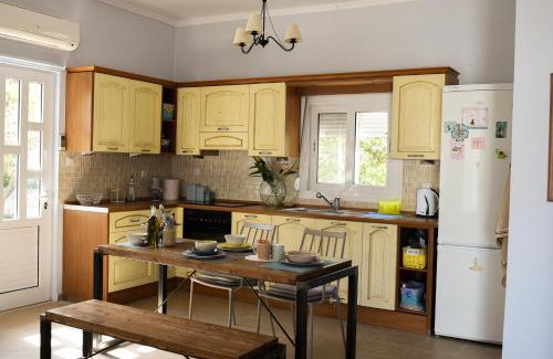 Agios Vasileios Maison | Dimitris' & Valentina's Home