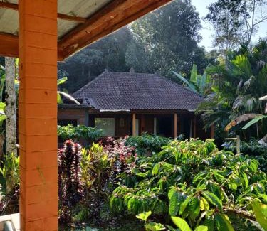 Wongaya Gede Maison | Dina Homestay