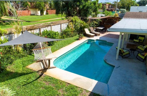 Tropic Palms Maison | Dinas Home with Modern Interior and Heated Pool