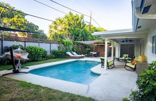Tropic Palms Maison | Dinas Home with Modern Interior and Heated Pool