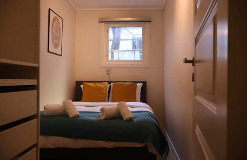 Engen Appartement | Dinbnb Apartments I Charming 3-Bedroom in the Heart of the City