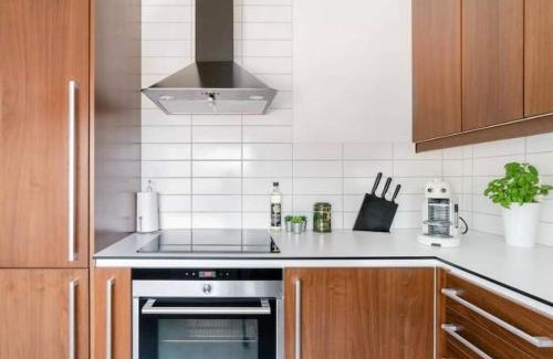 Bergenhus Appartement | DINBNB Apartments l Sea View I Balcony I Fireplace I Near Bryggen