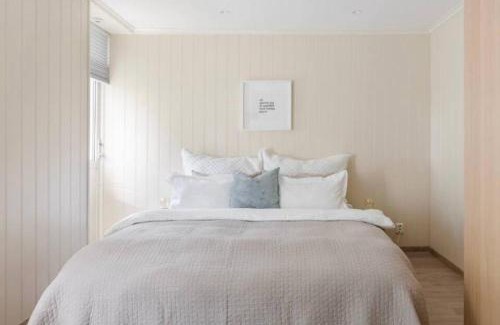 Bergenhus Appartement | DINBNB Apartments l Sea View I Balcony I Fireplace I Near Bryggen