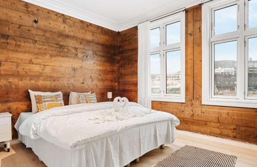 Bergen City Centre Maison | Dinbnb Home - History meets Modern I 3-Story Bergen House