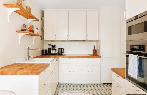 Bergen City Centre Maison | DINBNB Home l Historic 4BR House l 2 Free Parking l Balcony&Terrace