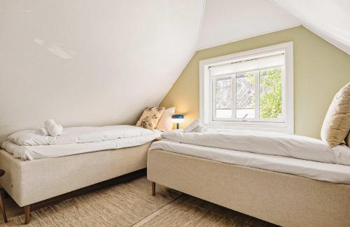 Bergen City Centre Maison | DINBNB Home l Historic 4BR House l 2 Free Parking l Balcony&Terrace