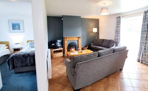 Dingle Maison | Dingle Harbour Cottages 3 Bed Sleeps 7 by Trident Holiday Homes