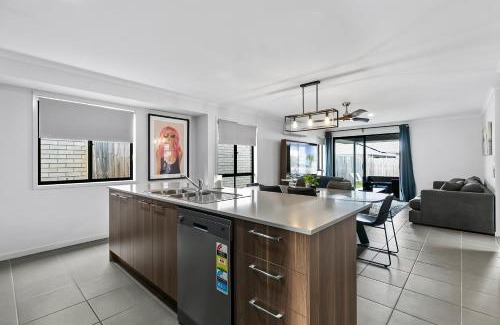 Caboolture South Maison | Dingo Den!