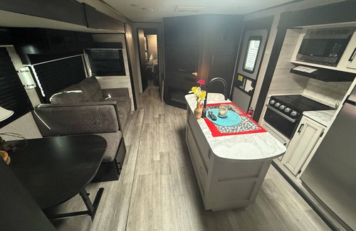 Summerhill Maison | Dinner Is Served! Charming Luxe Trailer w/WiFi, Heat & AC @ the Heart of Atlanta