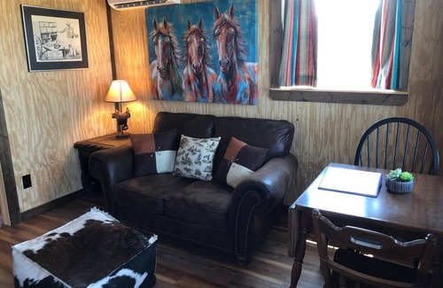 Glen Rose Cabine | Dinosaur Valley RV Park Cabin 1