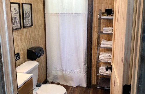 Glen Rose Cabine | Dinosaur Valley RV Park Cabin 1