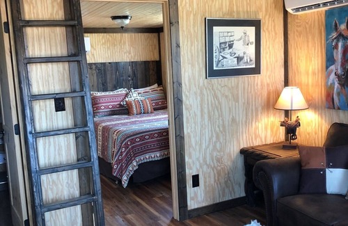 Glen Rose Cabine | Dinosaur Valley RV Park Cabin 1