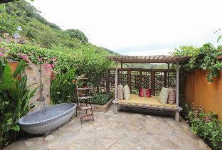 Nanai Road Hôtel | Dinso Resort & Villas Phuket, Vignette Collection by IHG