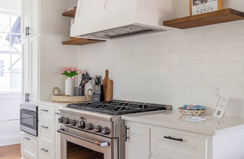 Round Top Maison | IN TOWN | Walk To Dinner, Wine Bars | Pool | Fire Pit | Sleeps 6