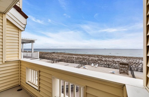Normandy Beach Maison | Direct Beach Access - Incredible Beachfront Home - Super Clean - 5 star