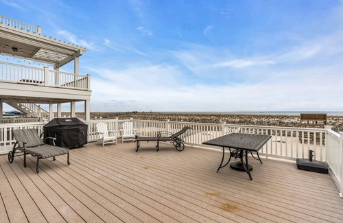 Normandy Beach Maison | Direct Beach Access - Incredible Beachfront Home - Super Clean - 5 star