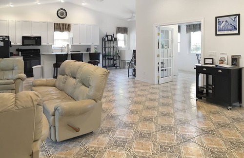 Pine Island Center Maison | Direct Gulf Access Island Retreat - Boat Lift, No Bridges, Convenient Location!