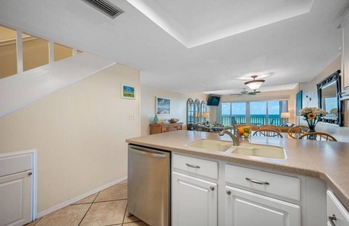 Independence Square Copropriété | DIRECT Gulf Front! NOT Overlooking Pool! Expansive Views of Gulf North & South.