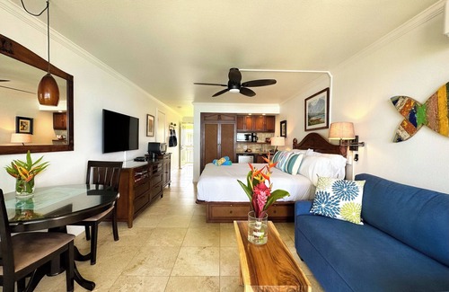 Wailua Copropriété | Direct Ocean Front, Top Floor studio Paradise - Islander on the Beach
