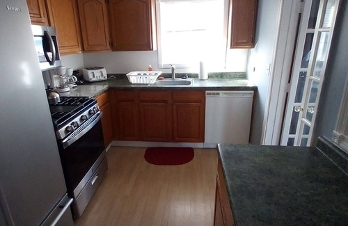 Hull Copropriété | Direct ocean view 4-bed 2 bath in fabulous Hull with AC,WiFi deck walk to beach