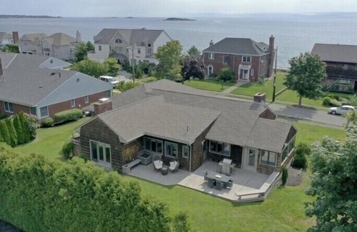 Swampscott Maison | Direct ocean view home steps from beach