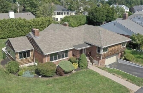Swampscott Maison | Direct ocean view home steps from beach