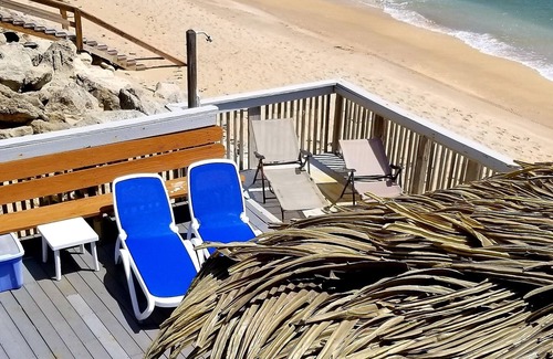 Bethune Beach Maison | Direct Oceanfront - Détendez-vous sur le grand pont ou prenez une belle longue sur la plage!