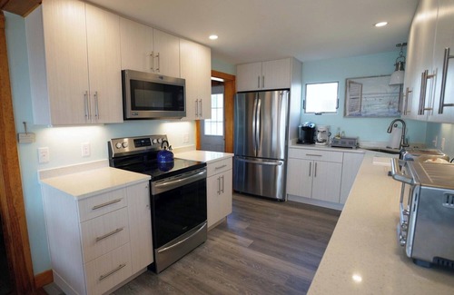 Southern Coast Maison | Direct Oceanfront/Beachfront Home in Saco, ME. Family Retreat sleeps 19