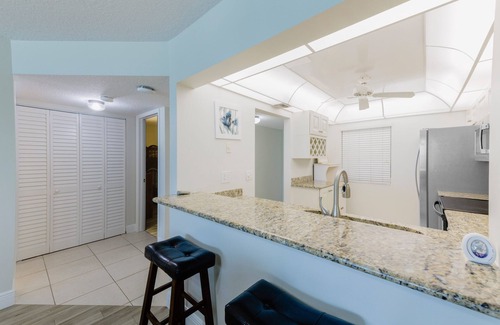 Fort Pierce Shores Copropriété | Condo Luxe Direct Oceanfront sur North Hutchinson Island