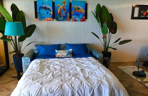 Diamond Head - Kapahulu - St. Louis Hôtel | Direct Oceanfront in the Heart of Waikiki! Spectacular New Custom Reno!!!