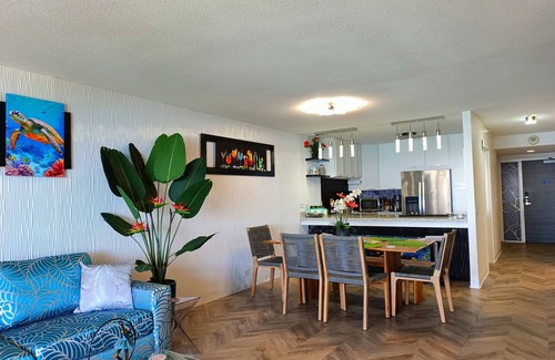 Diamond Head - Kapahulu - St. Louis Hôtel | Direct Oceanfront in the Heart of Waikiki! Spectacular New Custom Reno!!!