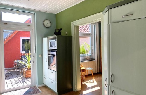 Neubrandenburg Appartement | Directly in the city center, 95sqm lovely apartment/1OG with large south-facing terrace, 900m to the lake