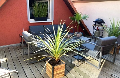 Neubrandenburg Appartement | Directly in the city center, 95sqm lovely apartment/1OG with large south-facing terrace, 900m to the lake