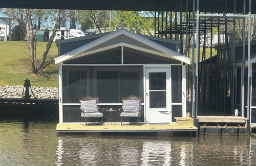 Bainbridge Location De Bateaux | Breathtaking Waterfront Views-Charming 2-bedroom boathouse with WiFi, AC-Amazing
