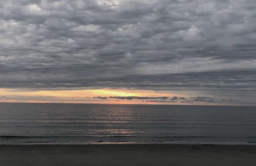 Hull Copropriété | Directly on the beach! Fully renovated and all amenitities