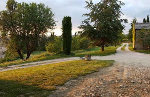 Apt Appartement | Appartement accessible aux personnes à mobilité réduite au rez-de-chaussée d'une ancienne maison de campagne