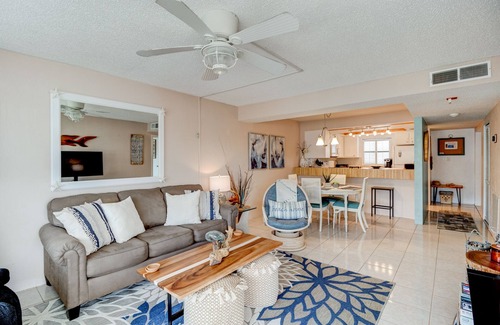 Ocean Village Square Copropriété | Discounted rates on this Beautiful Beach View Condo