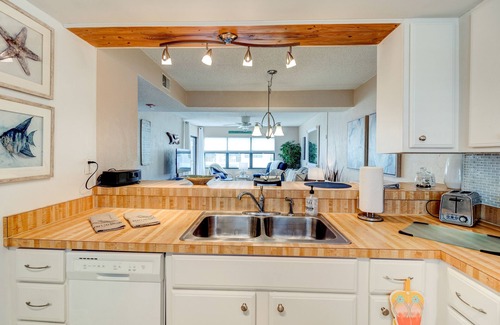 Ocean Village Square Copropriété | Discounted rates on this Beautiful Beach View Condo