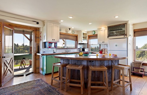 Ashton Maison | *DISCOUNTED RATES* KABINO: Lindas Perch On Bank of Henrys Fork Mtn Views Fishing 6+ acres WIFI