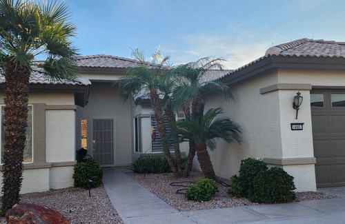 Palm Valley Maison | Belle maison dans résidence sécurisée Pebble Creek Golf Community - utilisation de voiturette incluse